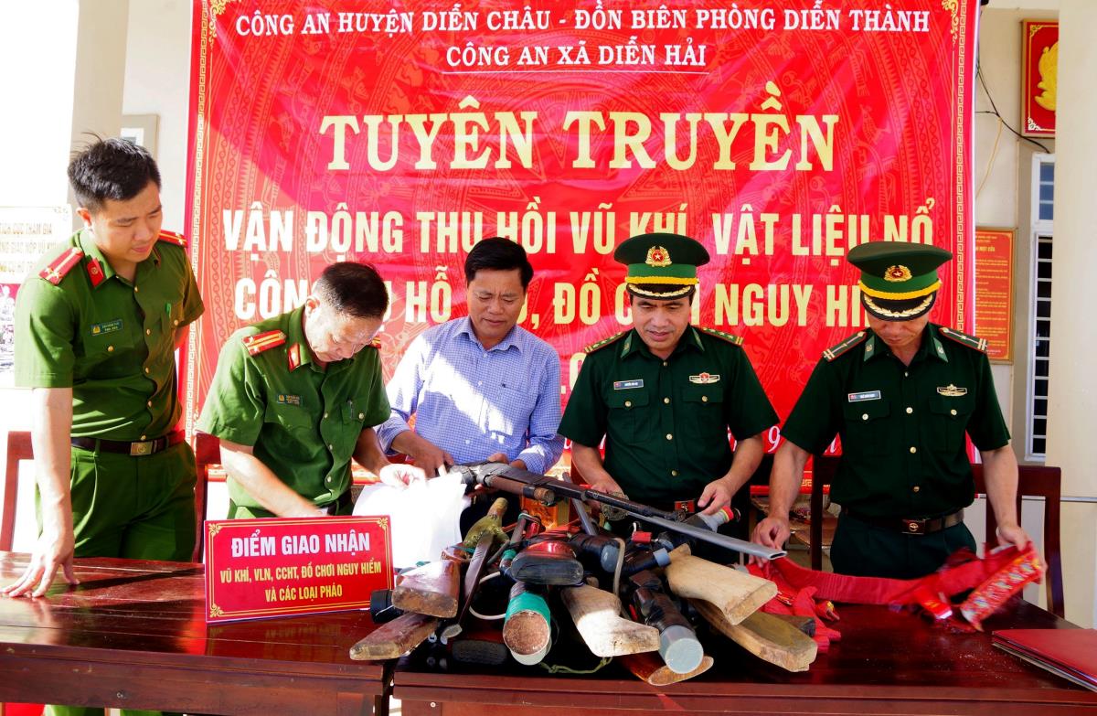 Từ đầu năm đến nay, cơ quan chức năng tại huyện Diễn Châu đã vận động thu hồi được 29 súng tự chế, 2 kg pháo nổ và các loại công cụ hỗ trợ khác.