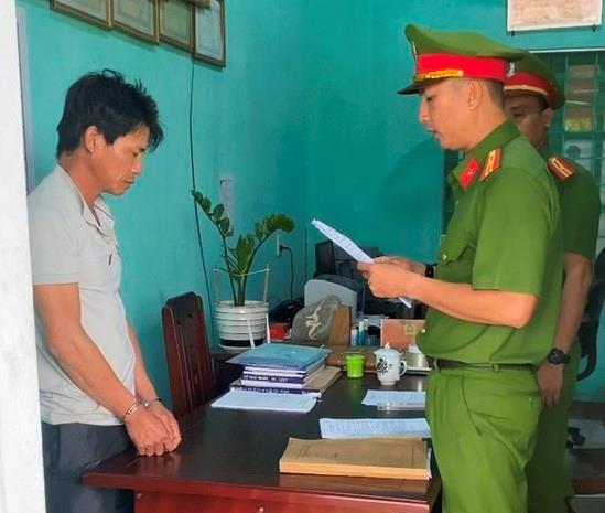 Cơ quan CSĐT Công an huyện Núi Thành bắt tạm giam Huỳnh Minh Thắng.