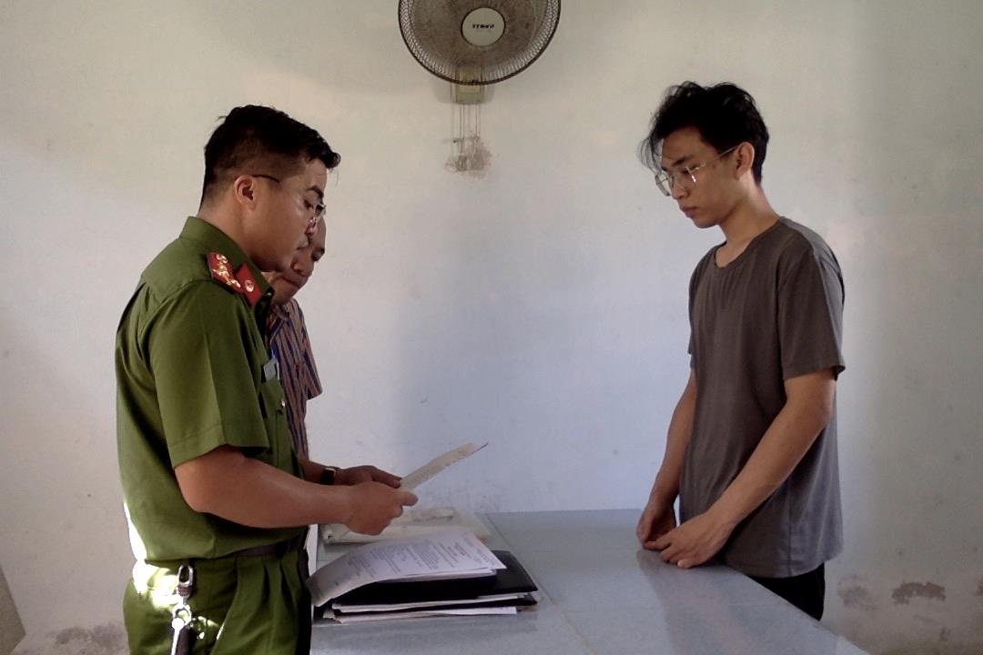 Cơ quan CSĐT CATP Đà Nẵng thực hiện lệnh bắt tạm giam bị can NATUS và số tang vật của vụ án.