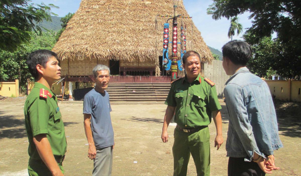 Lực lượng 8394 Công an xã Hòa Liên (huyện Hòa Vang) thực hiện nhiệm vụ tuần tra, khép kín địa bàn.