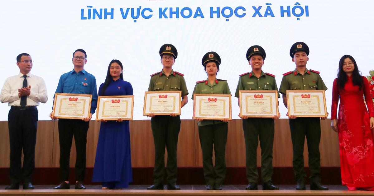 Bộ GD-ĐT cho biết, giải thưởng năm nay lần đầu tổ chức tại Đà Nẵng có số lượng đề tài tham gia nhiều nhất, chất lượng nhất từ trước đến nay.
