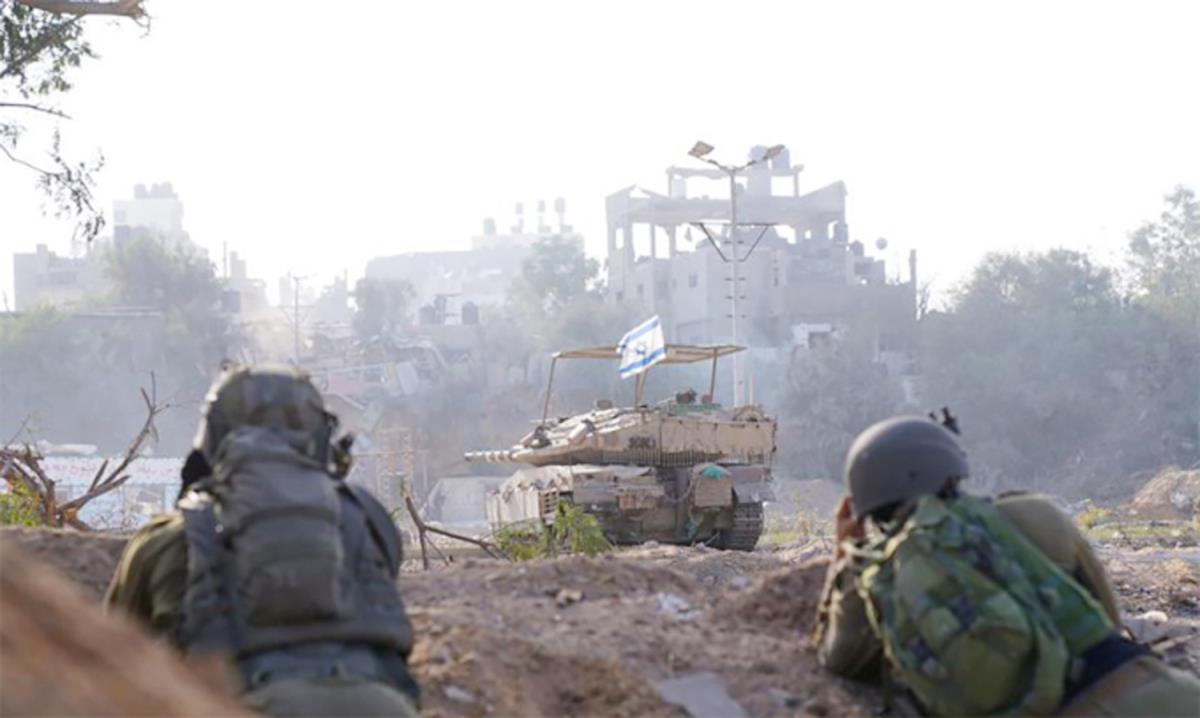 Xe tăng, binh sĩ Israel tham chiến tại Dải Gaza ngày 9-11. Ảnh: IDF