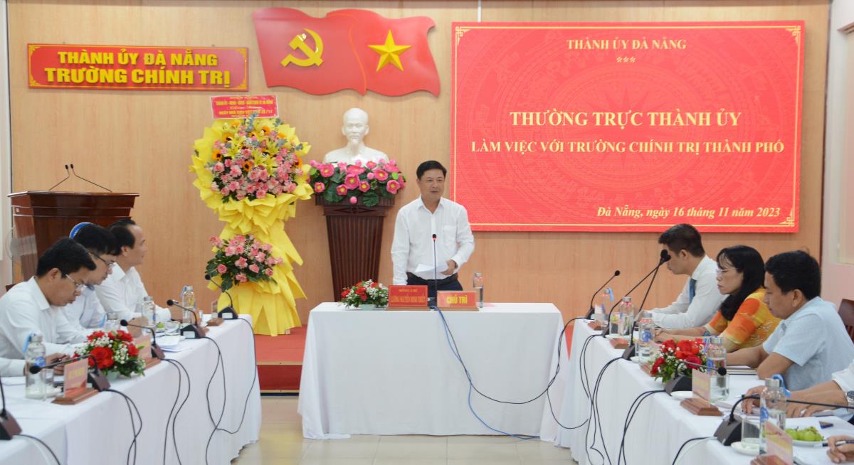 Phó Bí thư Thường trực Thành ủy Đà Nẵng Lương Nguyễn Minh Triết phát biểu tại buổi làm việc.