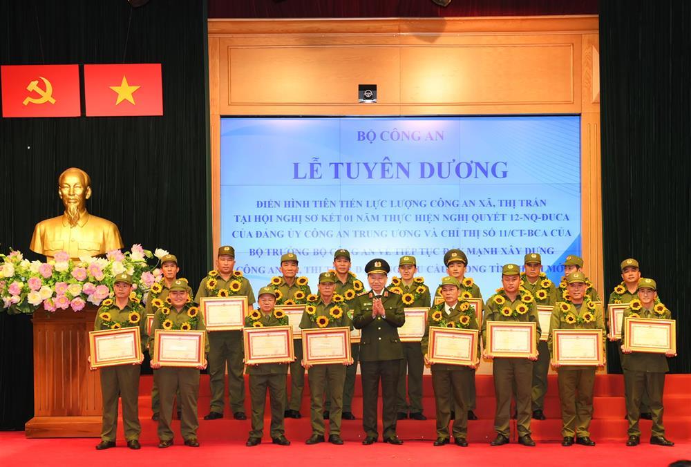 Đại tá Trần Đình Liên chủ trì điểm cầu tại Công an TP Đà Nẵng.