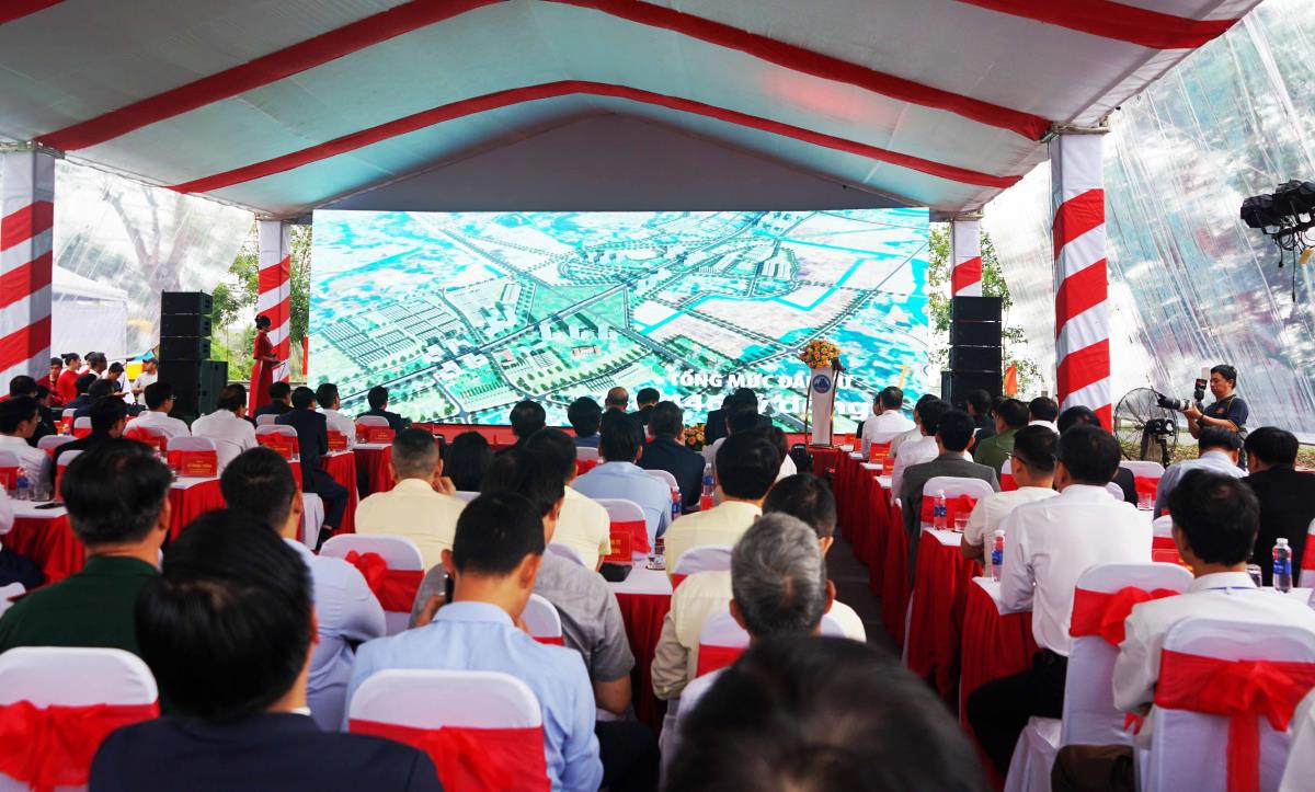 Chủ tịch UBND TP Đà Nẵng Lê Trung Chinh phát biểu chỉ đạo tại Lễ khởi công Dự án.