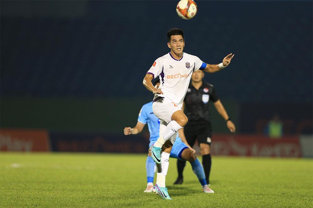 Tiến Linh ghi bàn, ấn định chiến thắng 3-2 cho B. Bình Dương trước T. Nam Định.