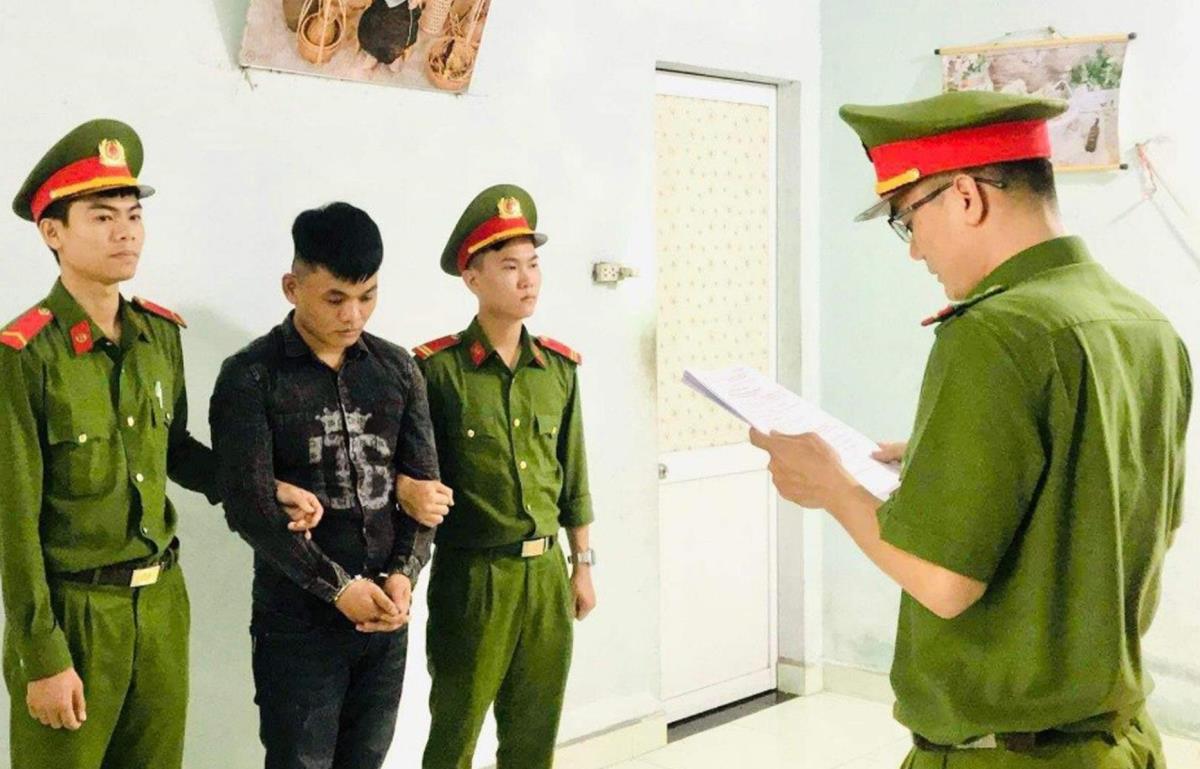 Công an huyện Thăng Bình bắt giam bị can Vũ.