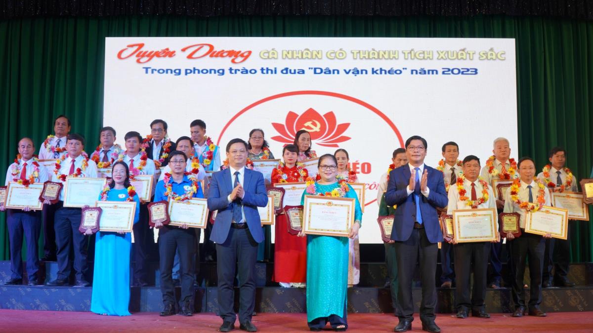 Tuyên dương các cá nhân có thành tích xuất sắc trong phong trào thi đua “Dân vận khéo” tỉnh Thừa Thiên Huế năm 2023.