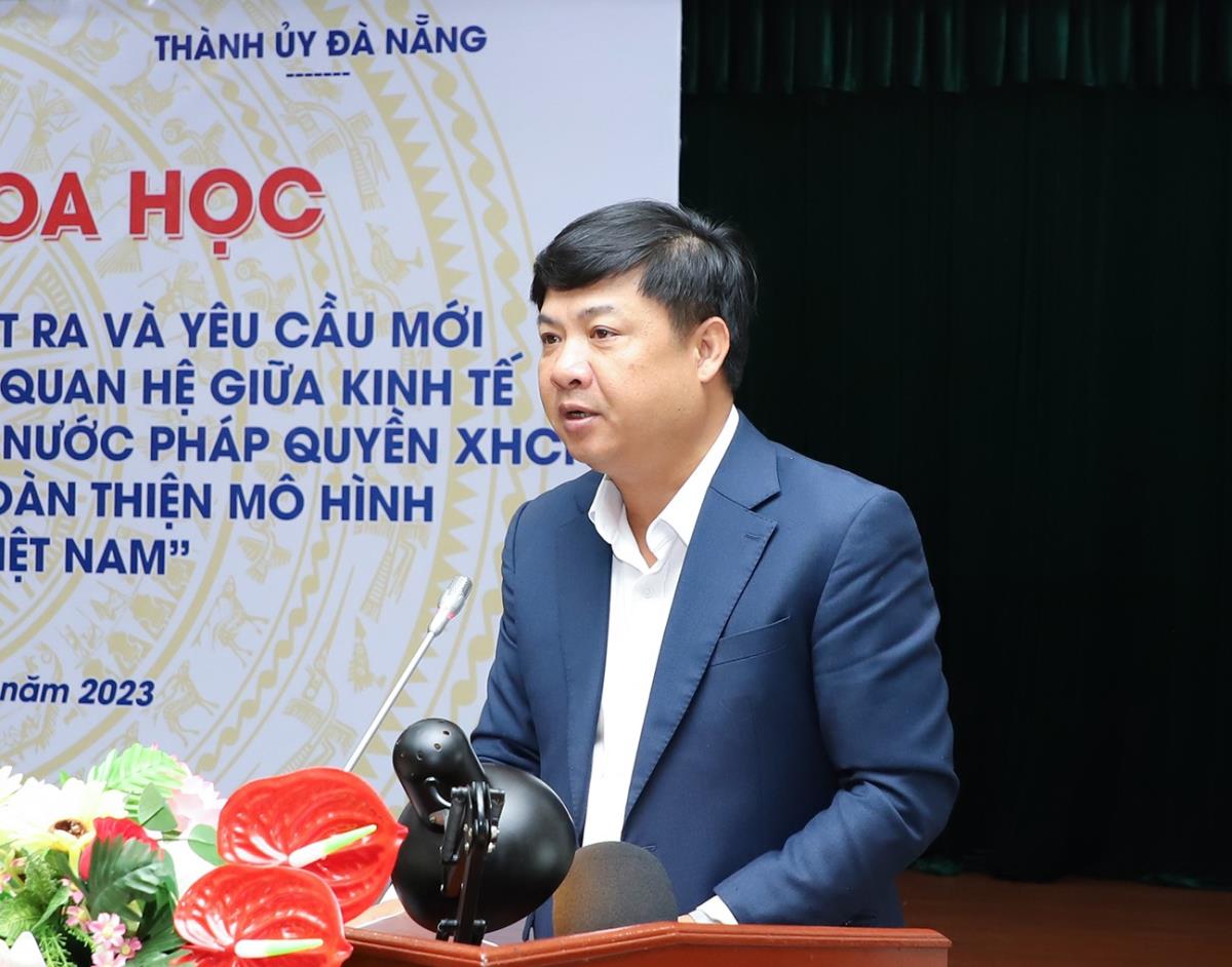 TS Bùi Trường Giang phát biểu tại hội thảo.