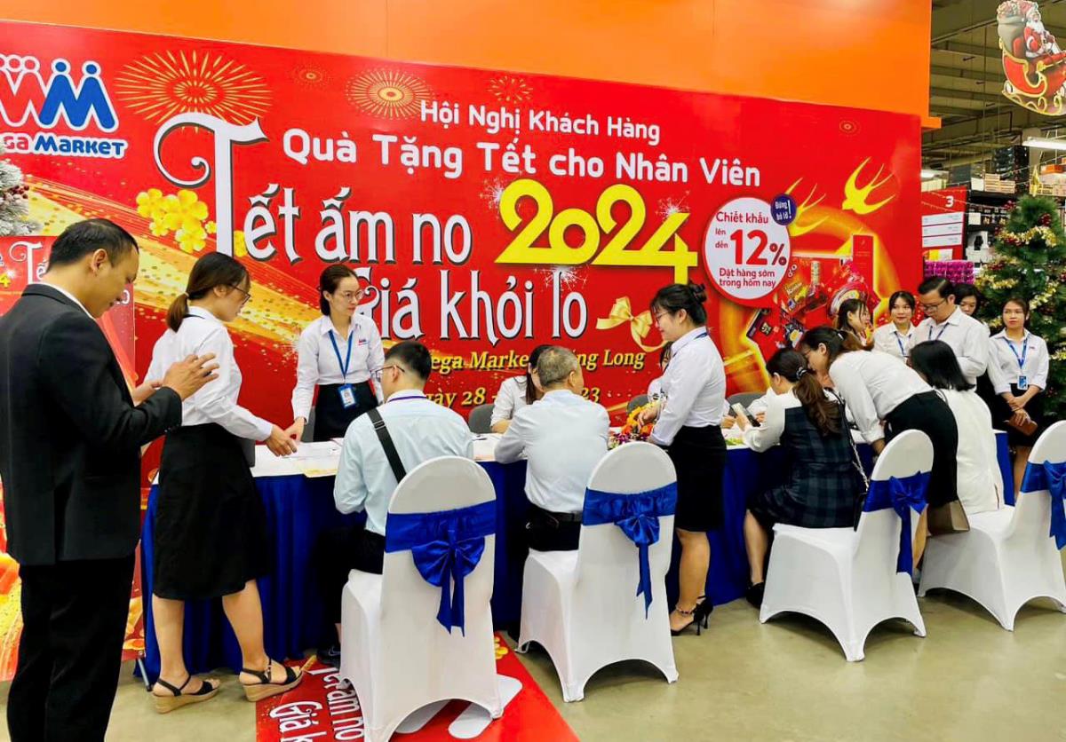 Người dân mua sắm tại Siêu thị Co.opmart Đà Nẵng.