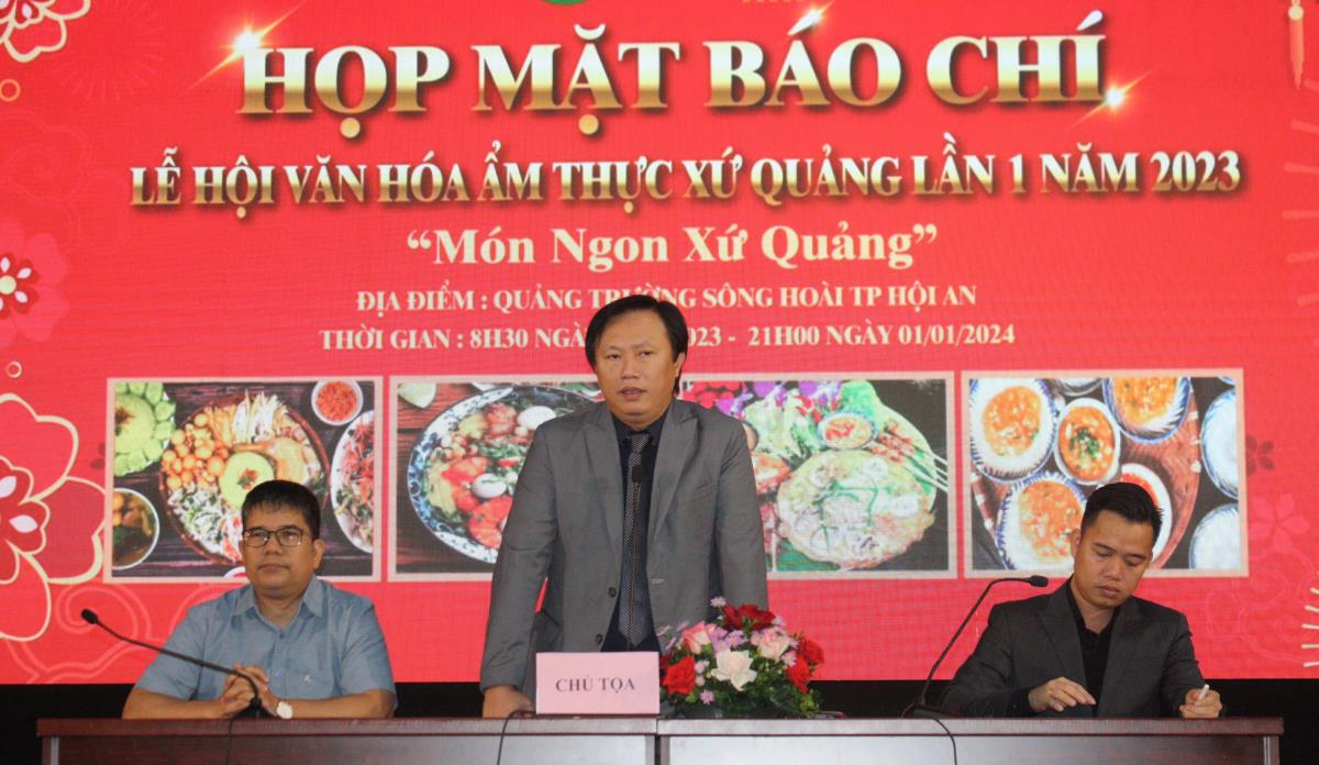Ông Hồ Xuân Bình - chủ tịch QCCA phát biểu tại buổi họp báo.