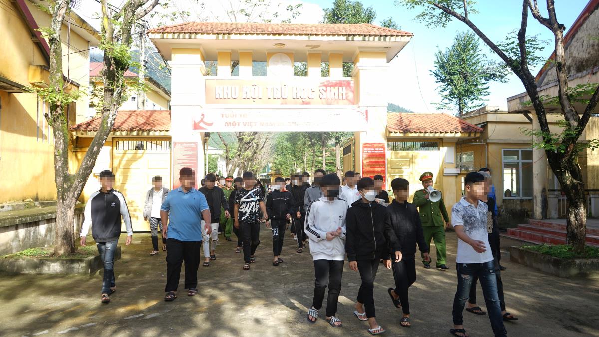 Thanh thiếu niên có nguy cơ vi phạm pháp luật trên địa bàn quận Hải Châu tham quan tại Trường Giáo dưỡng số 3.