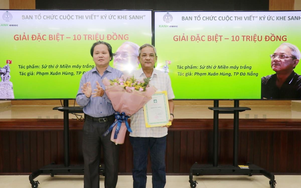 Ban tổ chức trao giải Đặc biệt cho tác phẩm “Sử thi ở miền mây trắng” của tác giả Phạm Xuân Hùng.