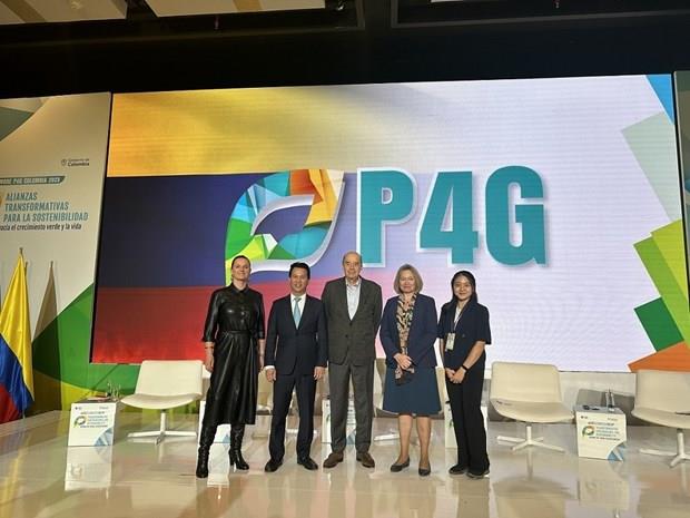 Bộ trưởng Bộ Tài nguyên và Môi trường Đặng Quốc Khánh (thứ hai, từ trái sang) đã dẫn đầu đoàn Việt Nam tham dự Hội nghị Thượng đỉnh Đối tác vì Tăng trưởng Xanh và Mục tiêu Toàn cầu 2030 (P4G) lần thứ ba tại Bogota, Colombia.