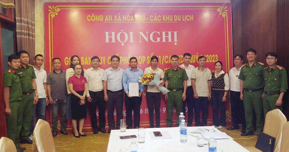Công an xã Hòa Phú tổ chức ra mắt mô hình "Đội tự quản phối hợp đảm bảo ANTT, PCCC&CNCH tại các khu du lịch" trên địa bàn.