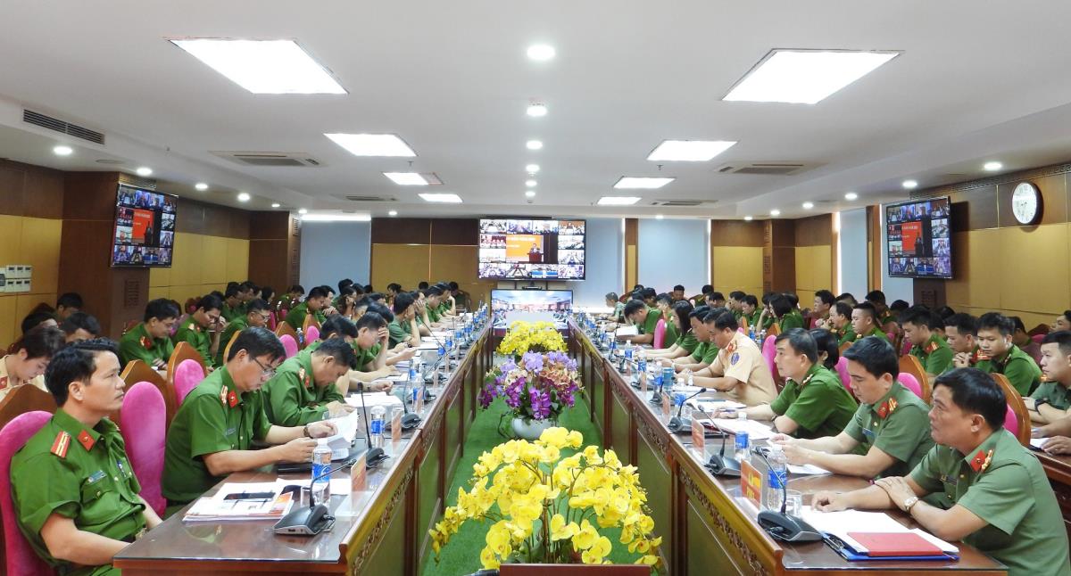 Các đại biểu dự hội nghị tại điểm cầu trực tuyến Công an TP Đà Nẵng.
