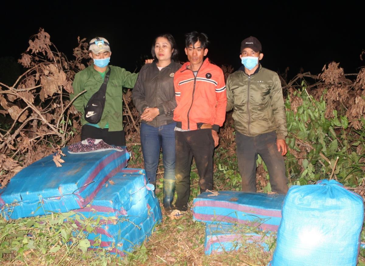 Đoàn 2 và Bộ Chỉ huy BĐBP Kon Tum triệt phá Chuyên án A2-1222P, bắt 2 đối tượng, thu giữ 34 bánh heroin.