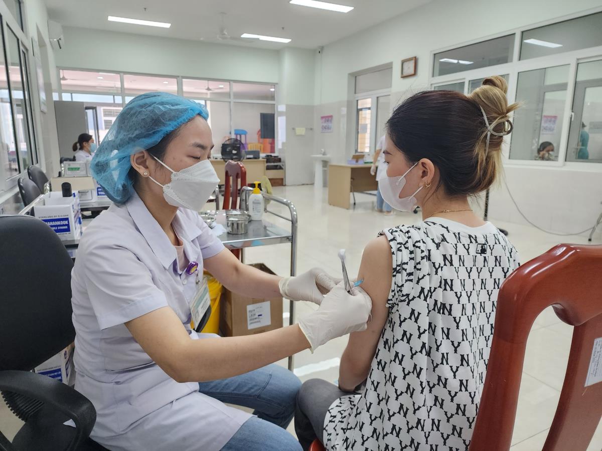 Tiêm vaccine phòng bạch hầu, ho gà, uốn ván cho bà bầu tại Đà Nẵng (Ảnh minh họa).