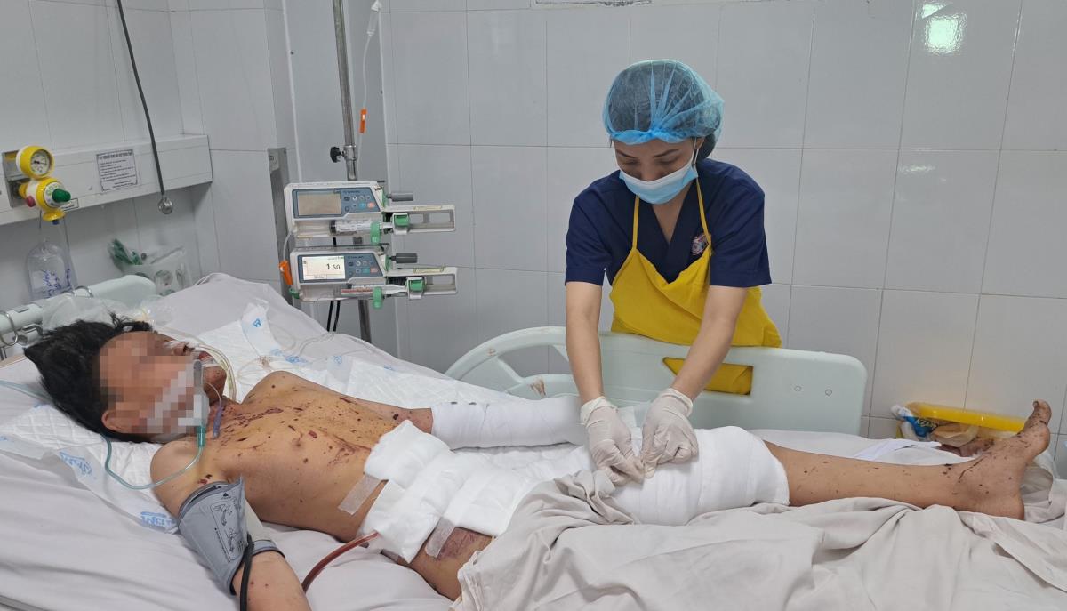 Nạn nhân Đ.H.P đang được điều trị tích cực tại Bệnh viện Đà Nẵng.
