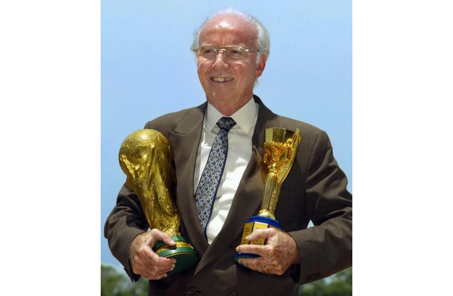 Mario Zagallo cùng với Pele góp công lớn giúp đội tuyển Brazil vô địch World Cup năm 1958 và 1962.