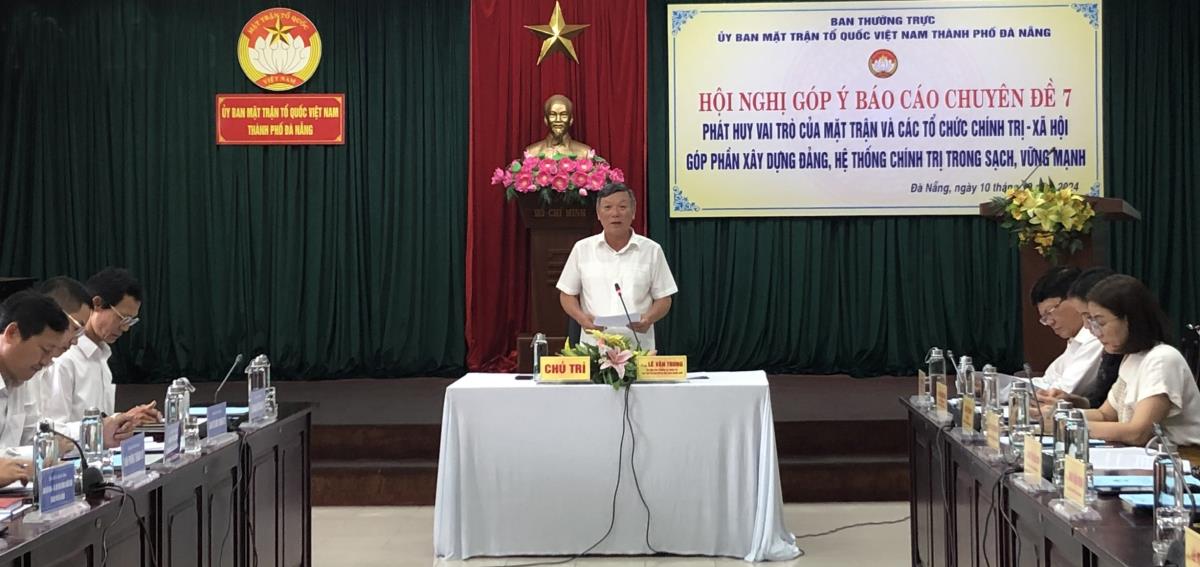 Chủ tịch Ủy ban MTTQ Việt Nam TP Đà Nẵng Lê Văn Trung phát biểu tại hội nghị.