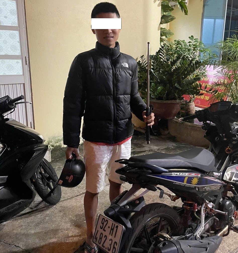 Tô Ngọc Đình Trường và tang vật vụ việc.