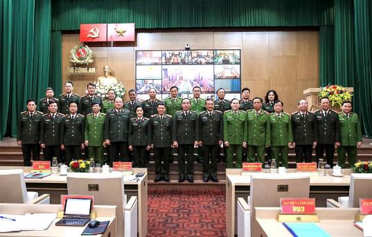 Đại tá Trần Phòng chủ trì tại điểm cầu Công an TP Đà Nẵng.