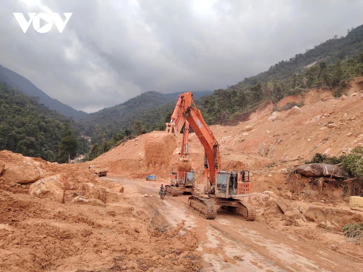 Khu Quản lý đường bộ III kiểm tra hiện trường chiều 21/12