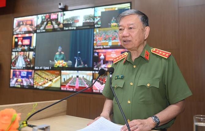 Đại tá Nguyễn Văn Tăng – Phó Giám đốc CATP chủ trì điểm trực tuyến tại Đà Nẵng.
