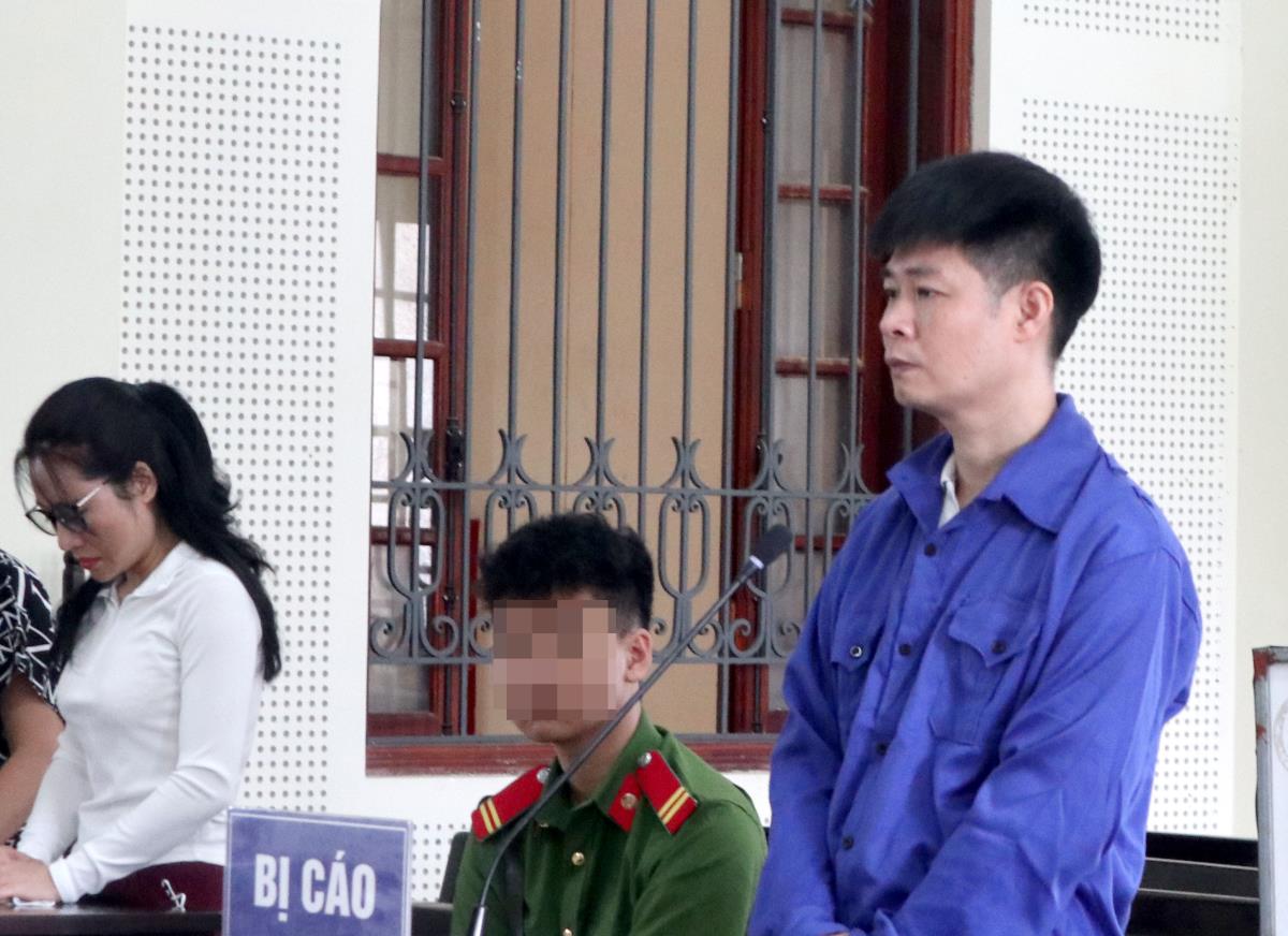 Bị cáo Trần Văn Giang và Nguyễn Thị Thắm tại tòa.