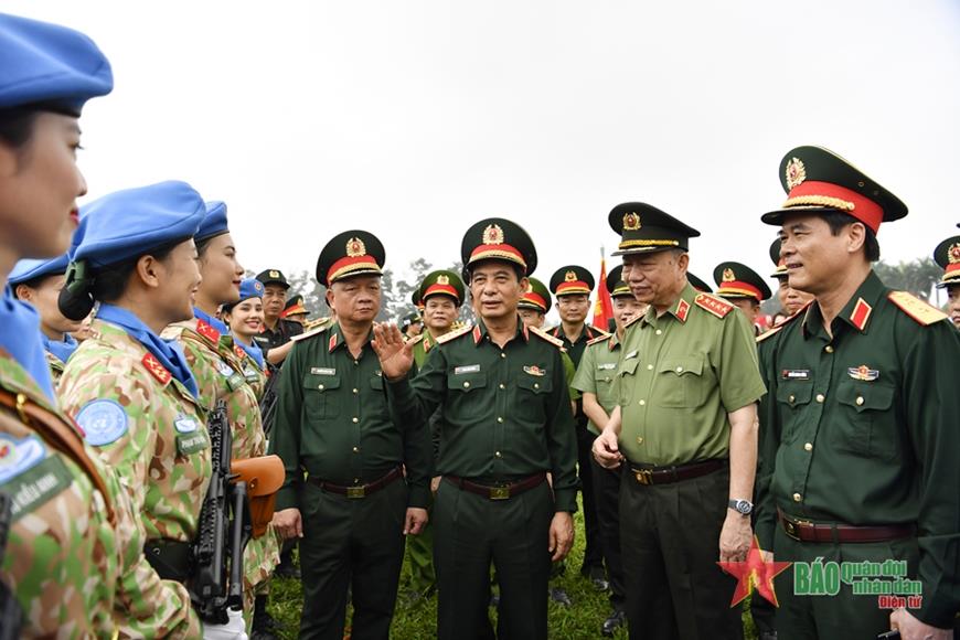 Đội hình Kỵ binh Công an nhân dân tham gia hợp luyện diễu binh, diễu hành.