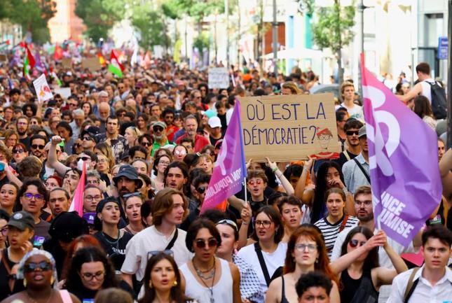 Người Pháp biểu tình ở thành phố Marseille, ngày 7-9. Ảnh: Reuters
