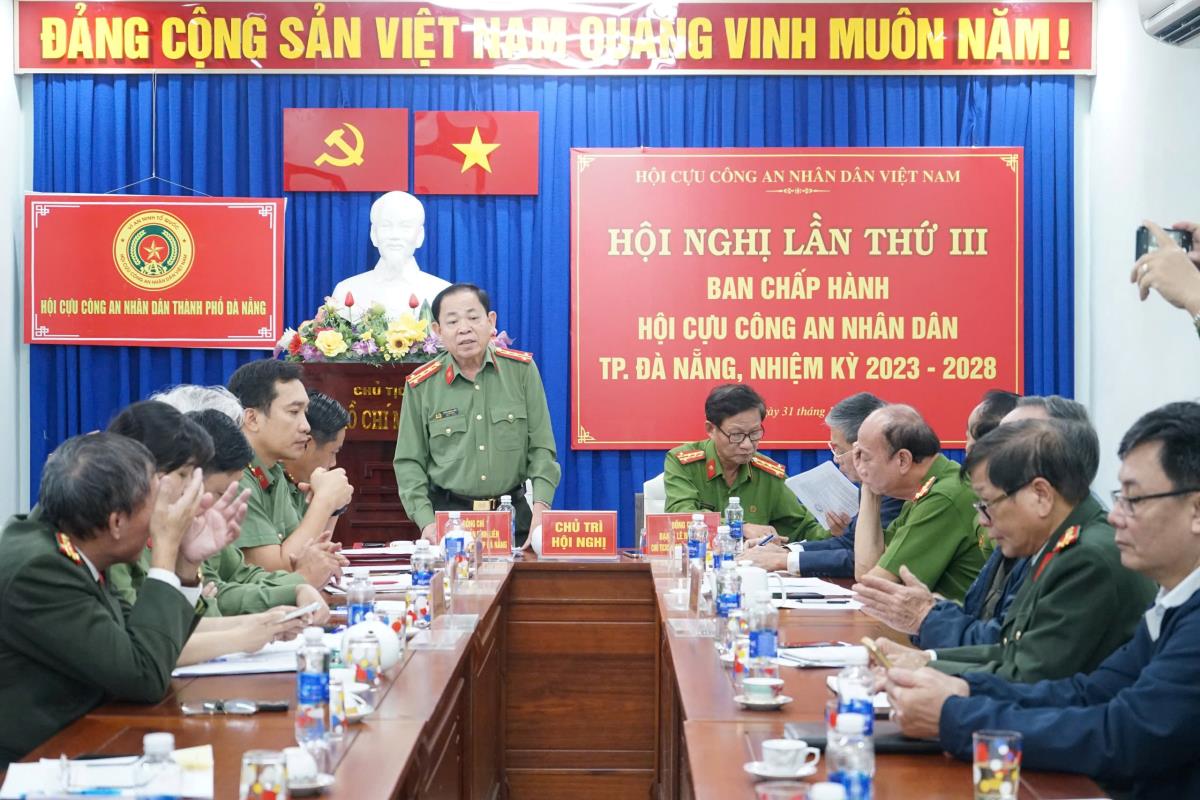 Đại tá Trần Đình Liên - Phó Giám đốc CATP phát biểu tại Hội nghị.