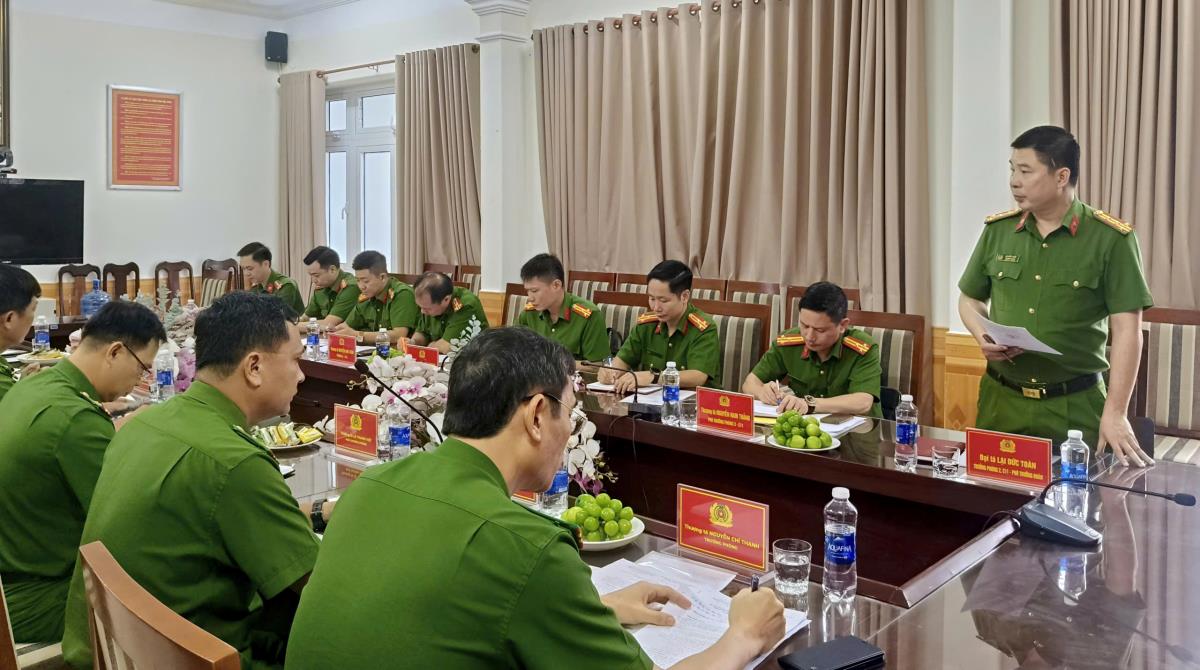 Đoàn kiểm tra của Cục Cảnh sát quản lý tạm giữ, tạm giam và thi hành án hình sự tại cộng đồng (Bộ Công an) làm việc với Phòng Cảnh sát THAHS và HTTP.