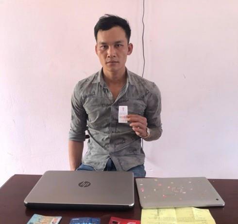 Đối tượng Trọng bị bắt cùng tang vật.