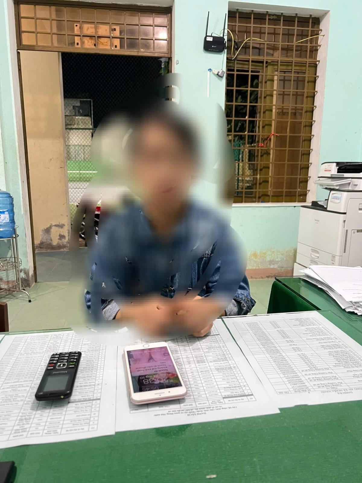 Đối tượng N.T.M.L và tang vật vụ trộm.