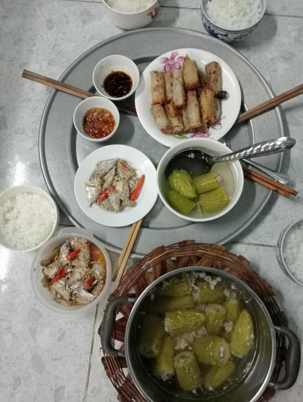 Một bữa ăn mẹ nấu.