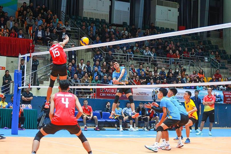 Trận khai mạc giữa đội chủ nhà Hà Tĩnh và đội Bộ Tư lệnh Cảnh sát cơ động (3-0).
