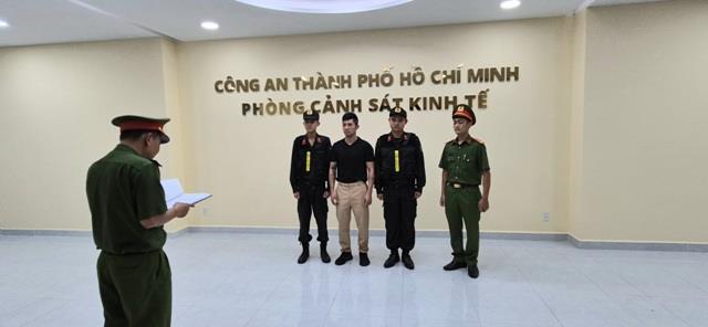 Đối tượng Lê Sỹ Cường bị khởi tố về hành vi: “Môi giới hối lộ”.