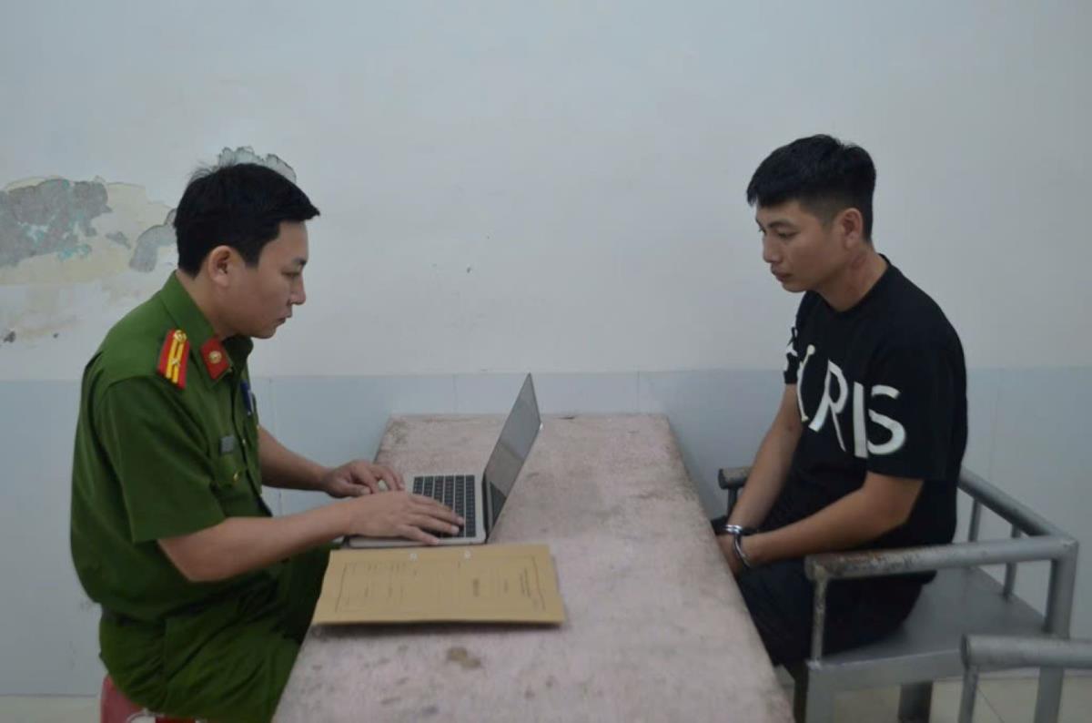 Đối tượng Bàn Văn Vỹ tại cơ quan Công an