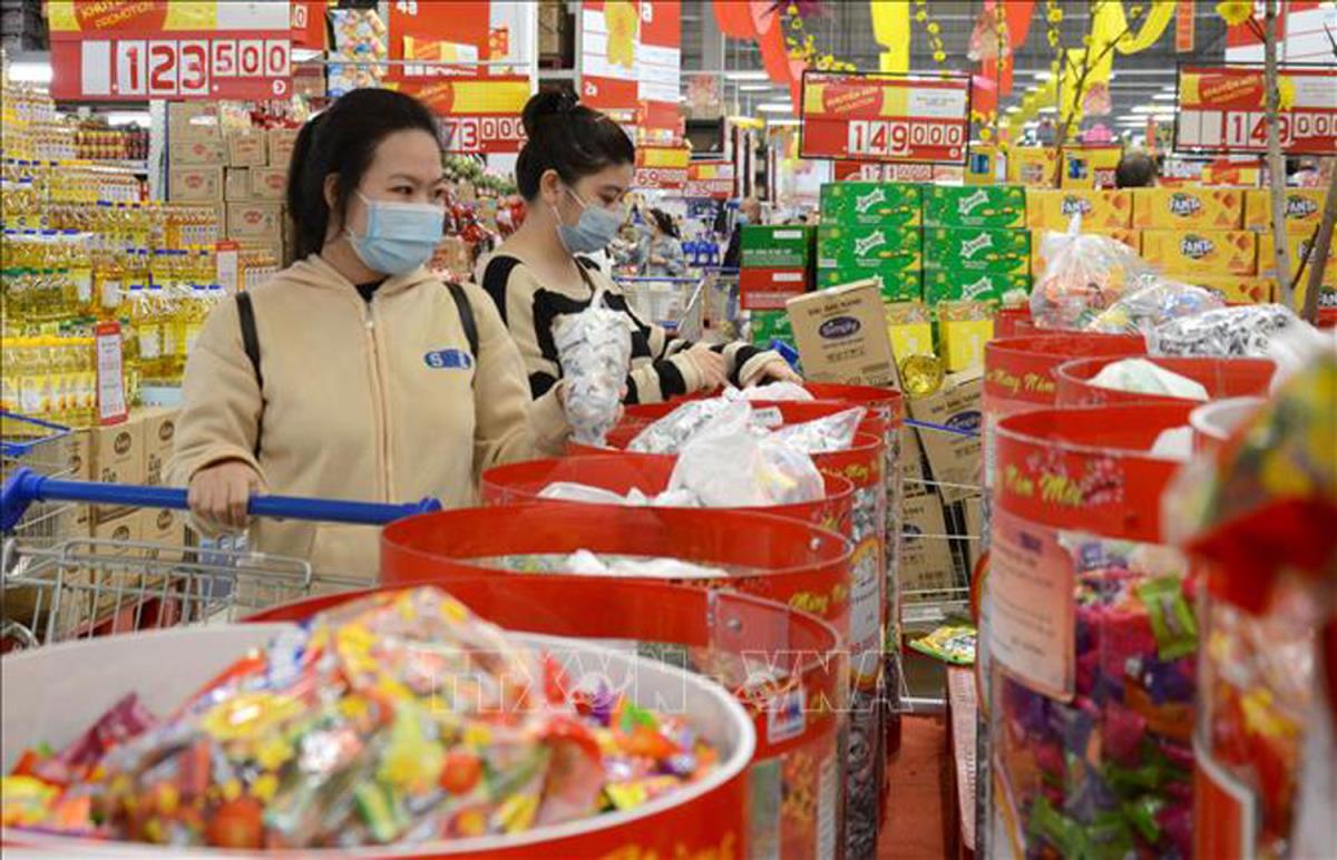 Người tiêu dùng ngày càng tin dùng hàng Việt. Ảnh: TTXVN