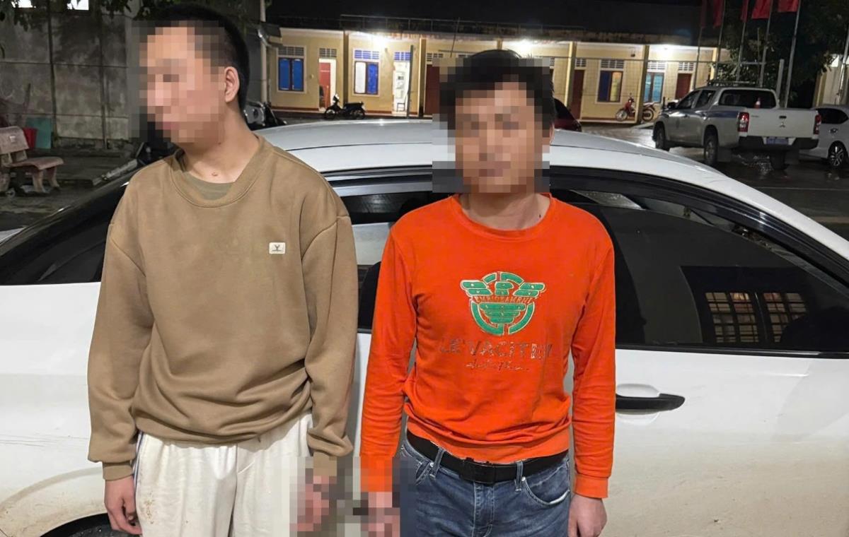 2 đối tượng người nước ngoài không có giấy tờ bị Trạm CSGT Đakrông kiểm tra, phát hiện.