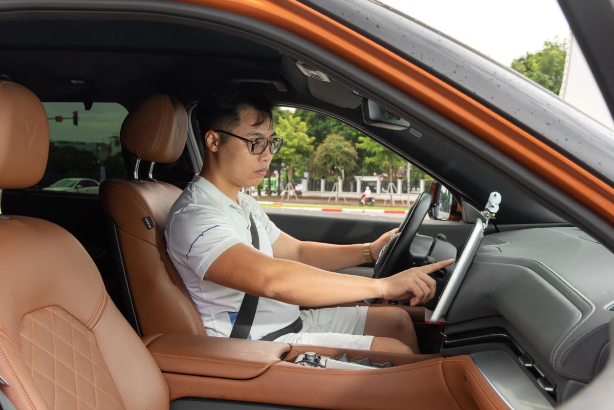Anh Phạm Đức Giang (Hưng Yên) bất ngờ khi VF 9 là xe “đầu bảng” của VinFast nhưng chi phí nuôi cực kỳ tiết kiệm.