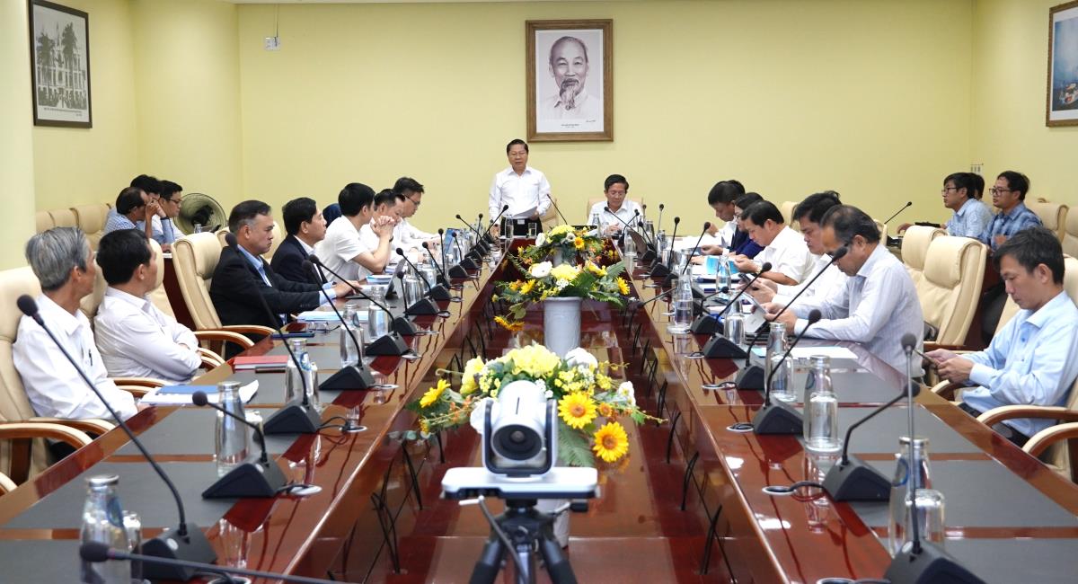 Thứ trưởng Bộ GD-ĐT Lê Tấn Dũng và Phó Chủ tịch UBND TP Đà Nẵng Trần Nam Hưng đồng chủ trì buổi làm việc.