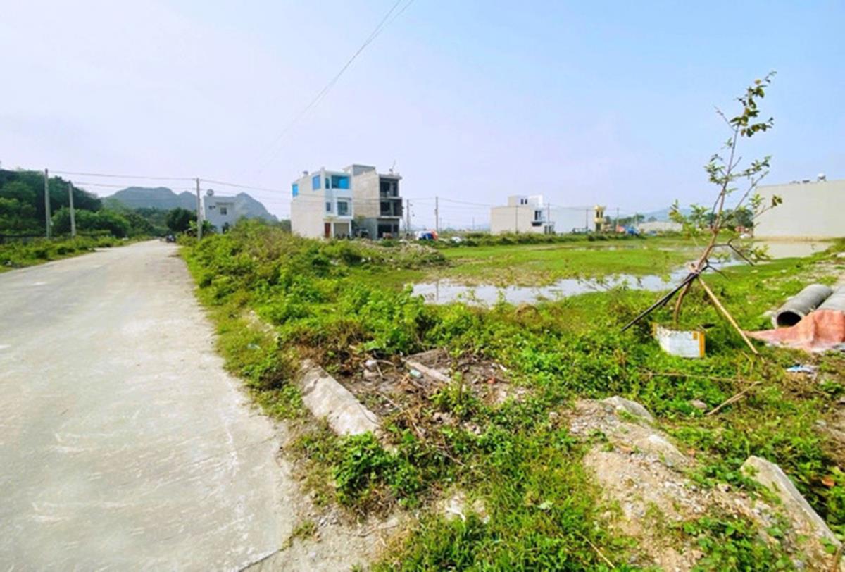 Báo Dân Xã Thị trường bất động sản tại nhiều tỉnh, thành phố trên cả nước, đặc biệt là tại các đô thị lớn và khu vực đang đô thị hóa nhanh, đã xuất hiện nhiều diễn biến phức tạp, có yếu tố bất ổn. Ảnh minh họa: Vietnam+)