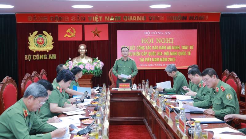 Thiếu tướng Nguyễn Hữu Hợp chủ trì điểm cầu tại Công an TP Đà Nẵng.