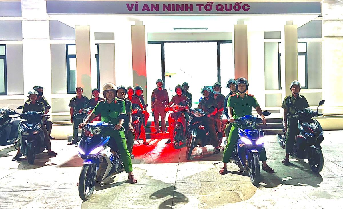 Tổ công tác đặc biệt 207 thường xuyên tuần tra kiểm soát địa bàn.