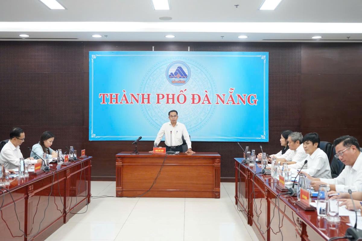 Phó Chủ tịch UBND thành phố Trần Anh Tuấn phát biểu tại buổi làm việc.