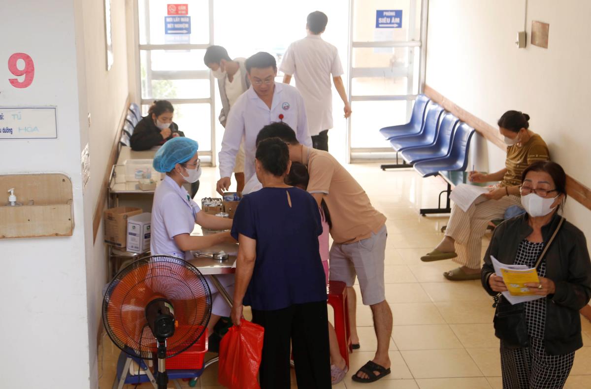 Công chức, viên chức Y tế BVĐK Nam Liên Chiểu đang bị “treo” hơn 3,5 tỷ đồng tiền trợ cấp ưu đãi nghề theo quy định của Chính phủ.