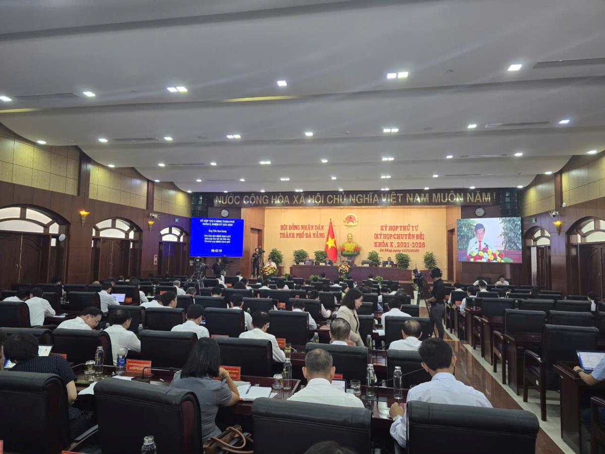 Toàn cảnh kỳ họp.